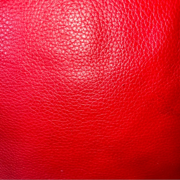 Fossil Red Leather Tote Bag with Classic Design, she’s a beauty! - Picture 3 of 10